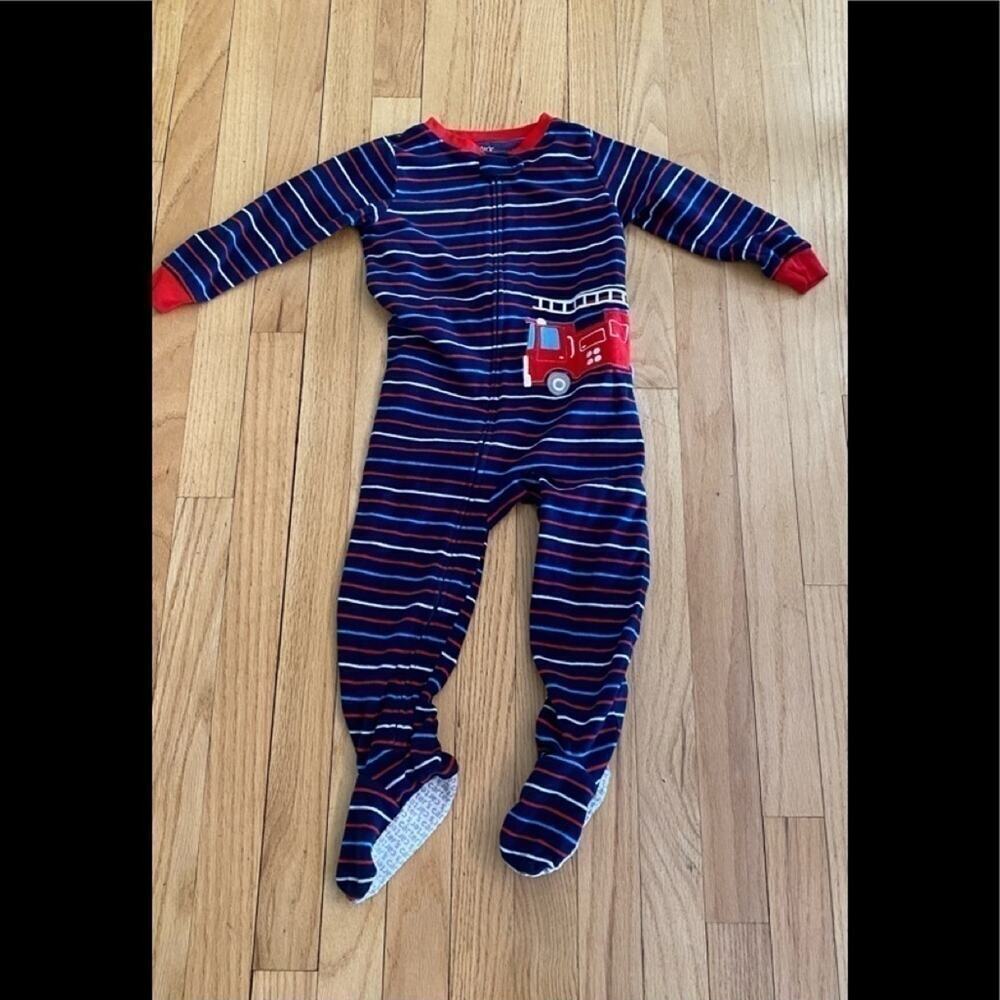 CARTERS BOYS FOOTED JAMMIES SIZE 3T